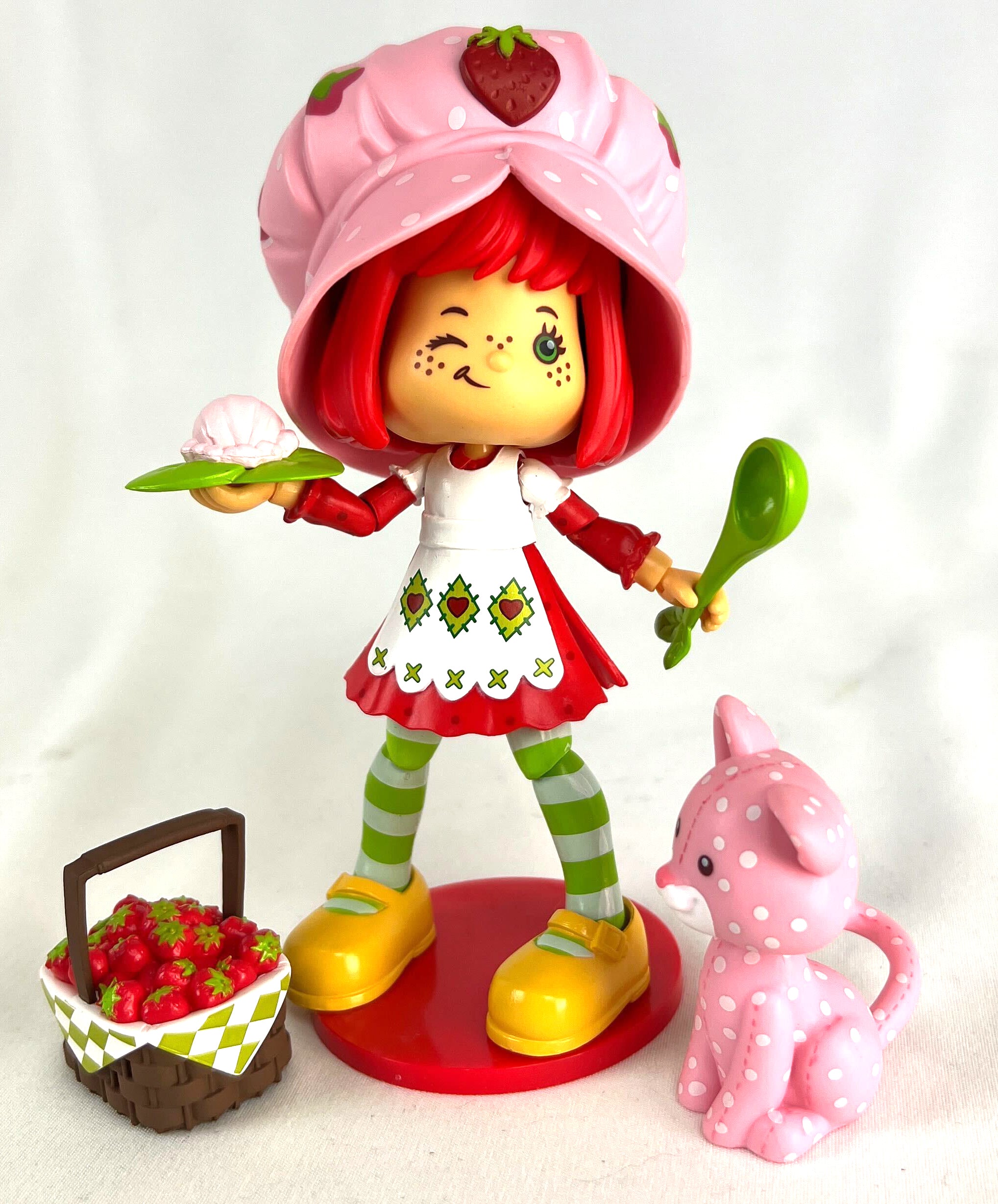 Strawberry Shortcake Deluxe Action Figure: Strawberry Shortcake